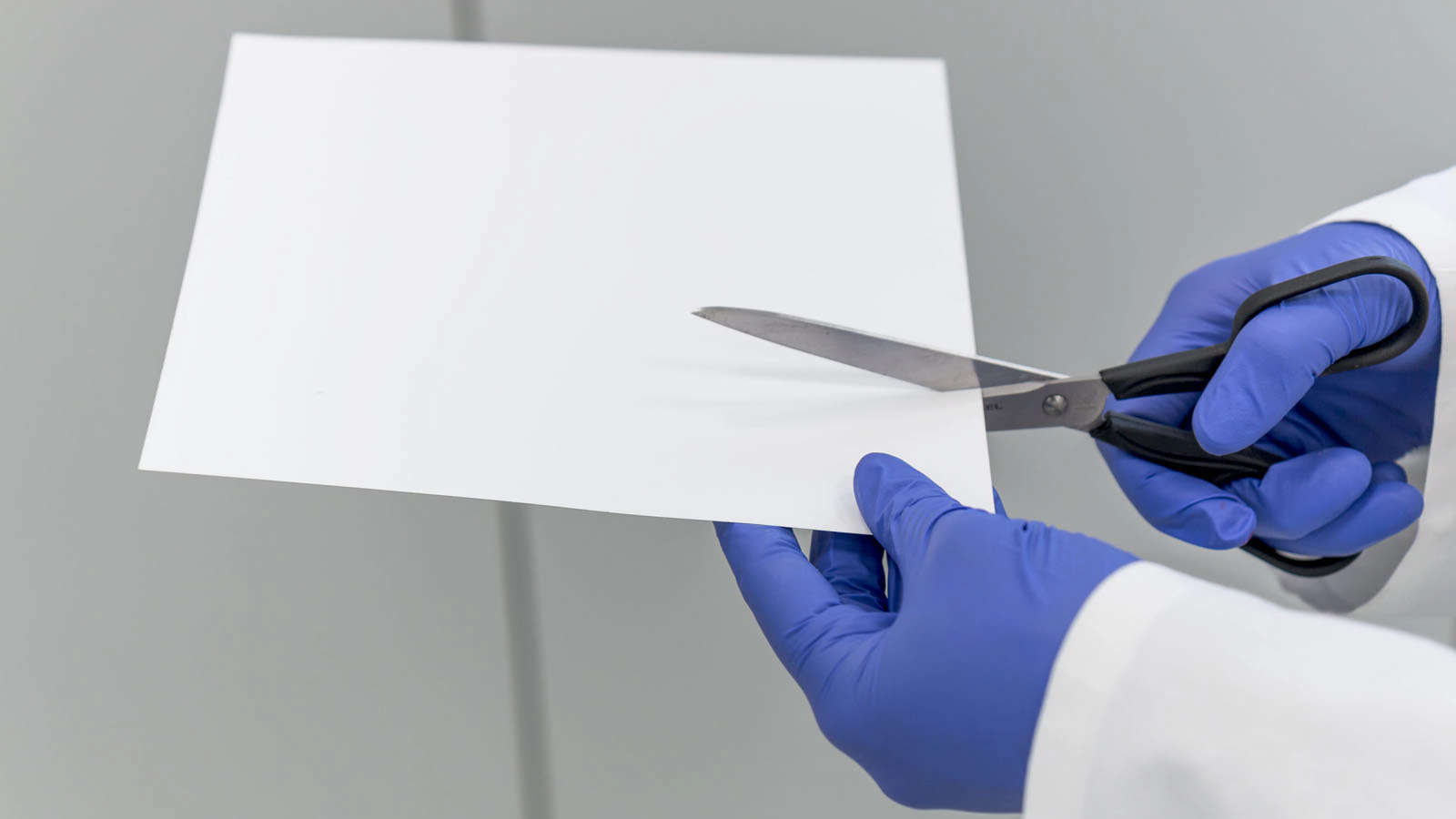 Scissors for TLC/HPTLC aluminum and polyester sheets