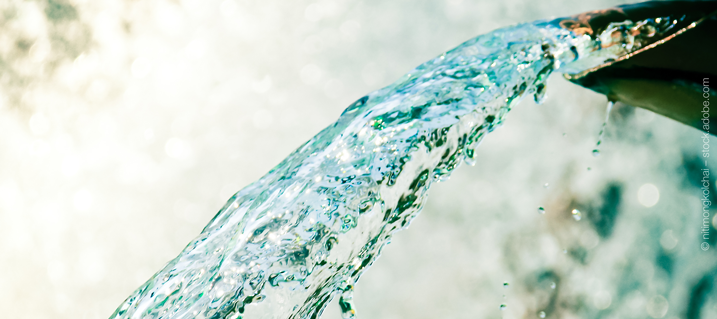 Fotolia_70038358_L_Wasser_aus_Rohr_1zu2_25HL4MjBc8BvJhY