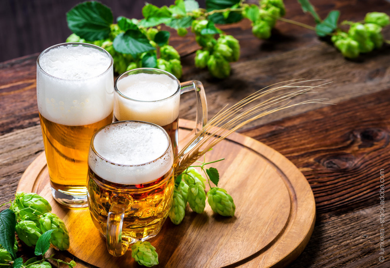 fresh-beer-hop-wood-table-hplc-analysis